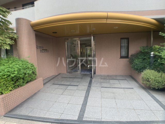 19/30 エントランス