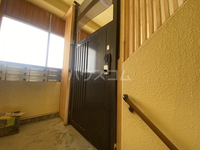 28/30 エントランス