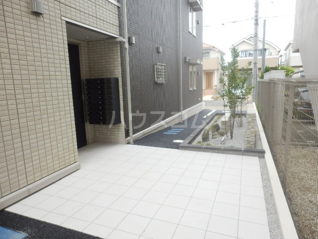 21/30 エントランス