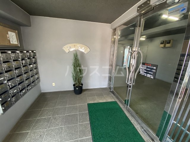 25/30 エントランス