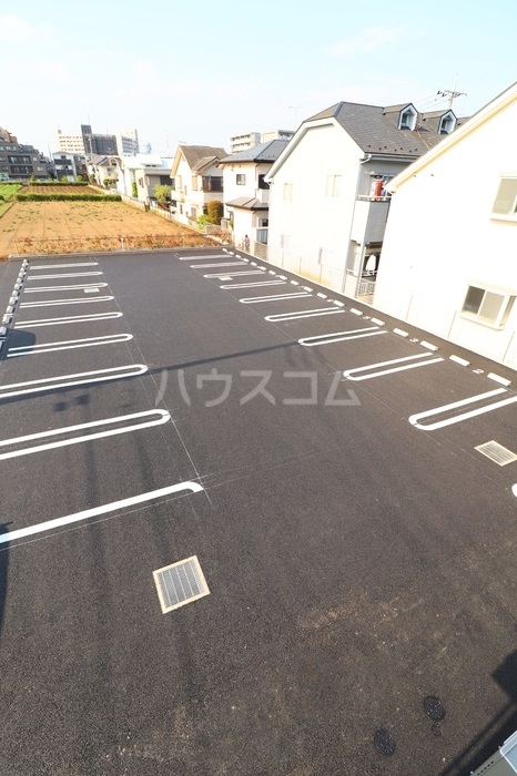 28/30 駐車場