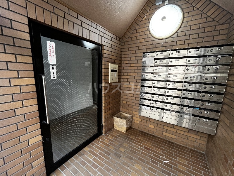 21/26 エントランス