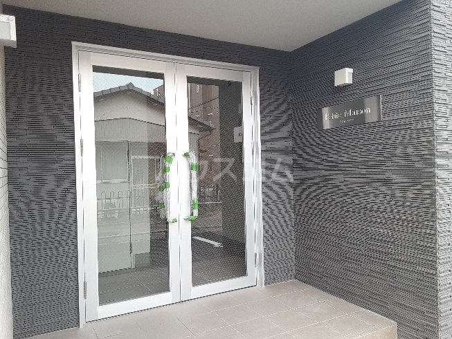 28/30 エントランス