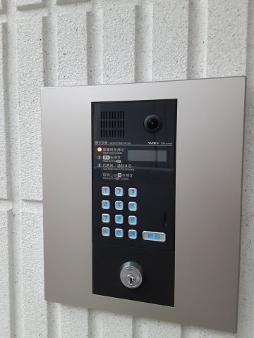 18/27 エントランス