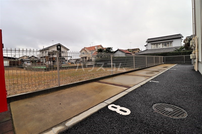 18/18 駐車場