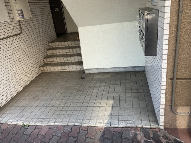 26/29 エントランス