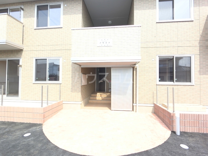 16/19 エントランス