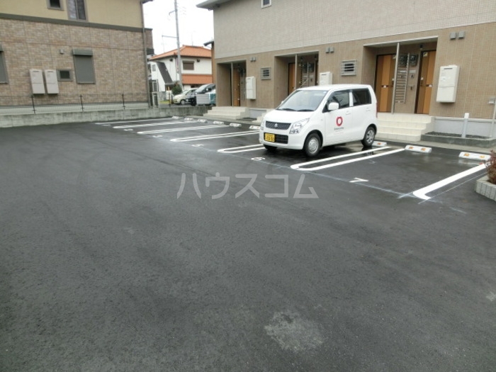2/3 駐車場