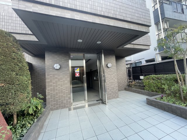 20/30 エントランス