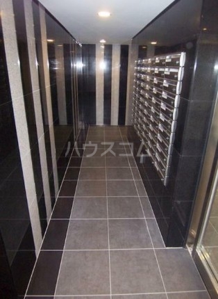 20/30 エントランス