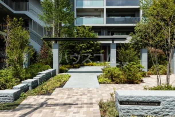 20/29 エントランス