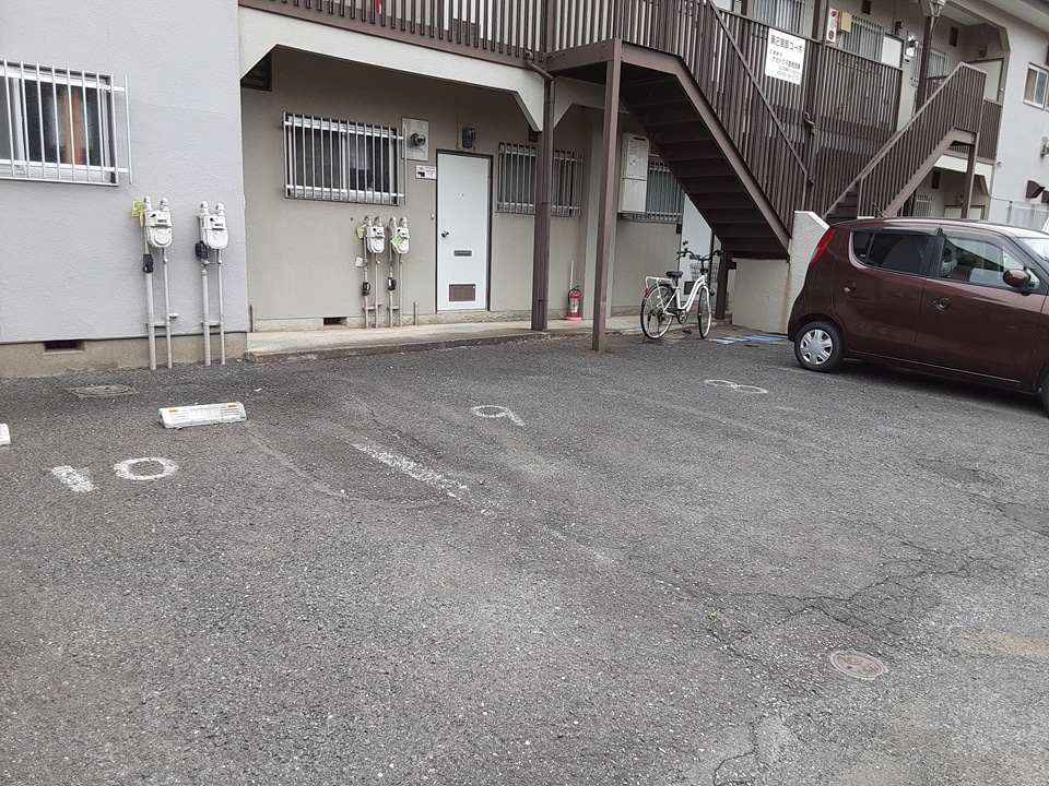 23/26 駐車場