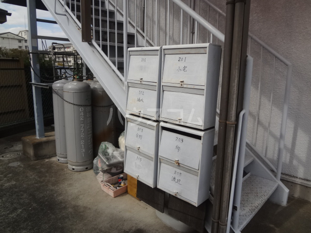 22/28 エントランス