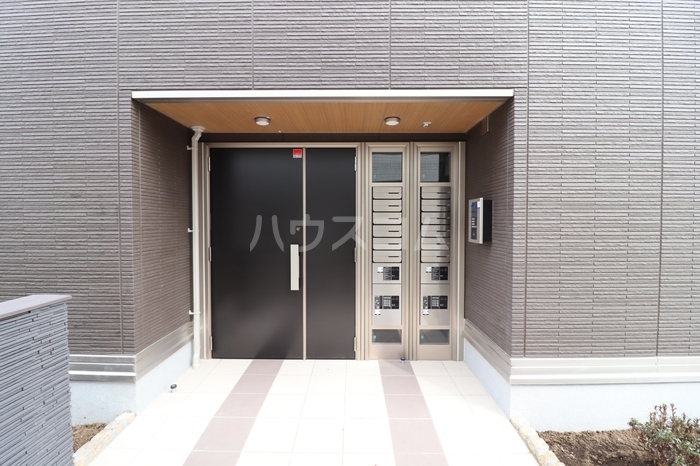 16/26 エントランス