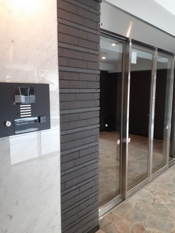 24/30 エントランス