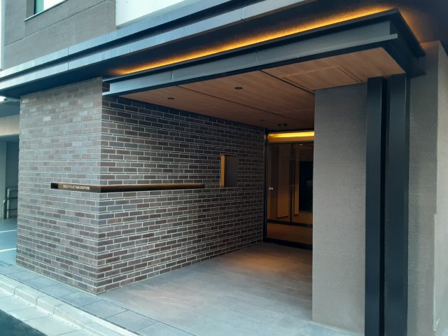 28/30 エントランス