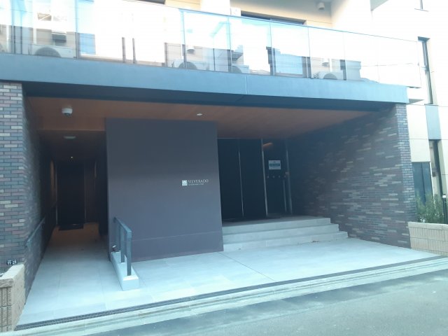 28/30 エントランス