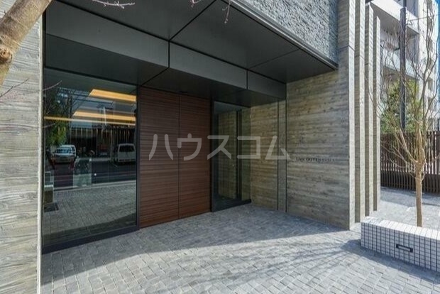 16/23 エントランス