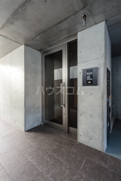 23/30 エントランス