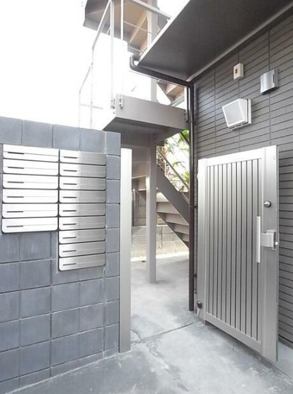 21/23 エントランス