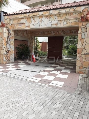 27/30 エントランス