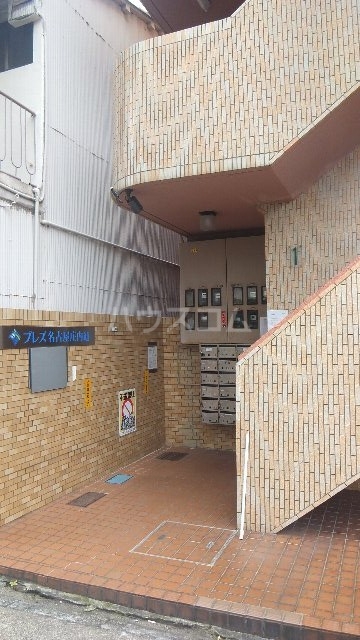 22/23 エントランス