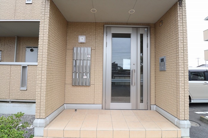 22/27 エントランス