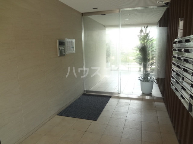 28/30 エントランス