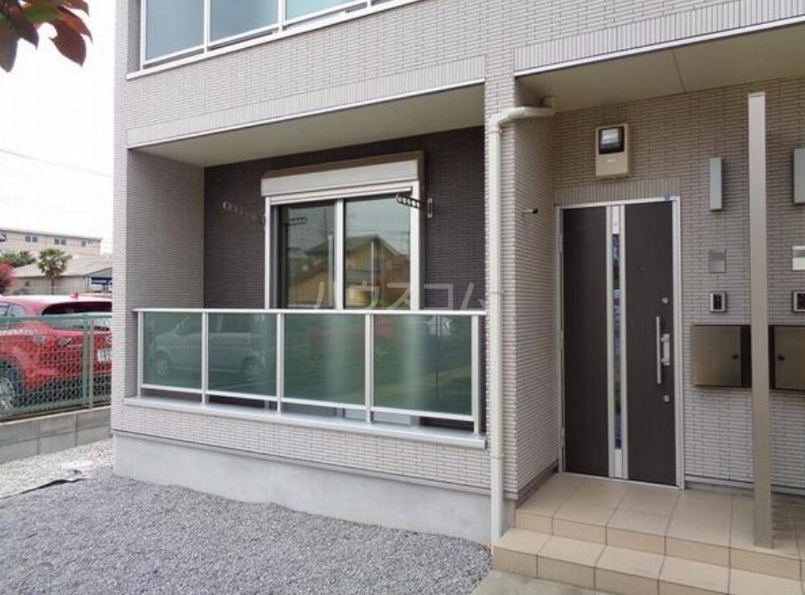 27/30 エントランス