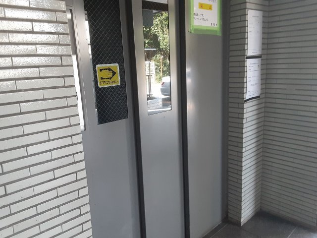 20/27 エントランス