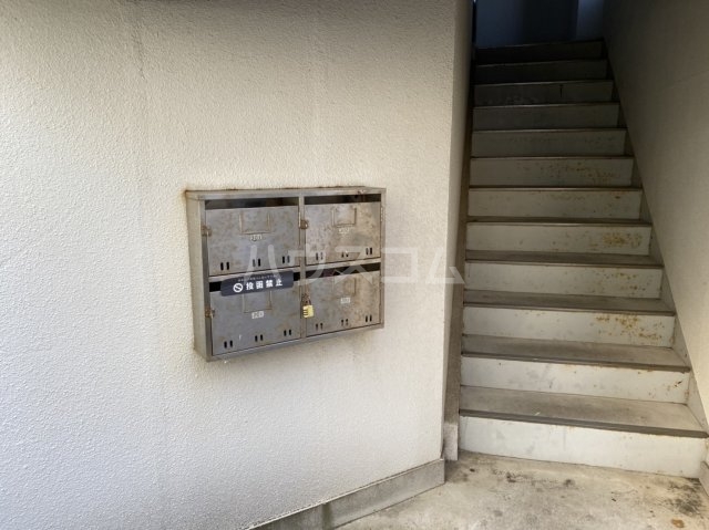 26/30 エントランス