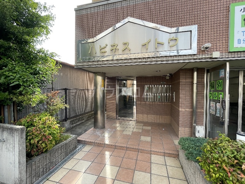 23/30 エントランス