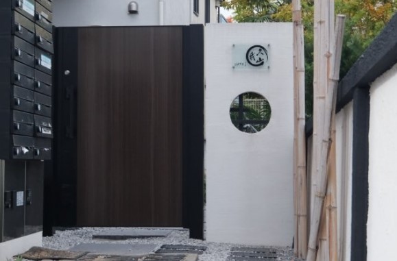 23/26 エントランス