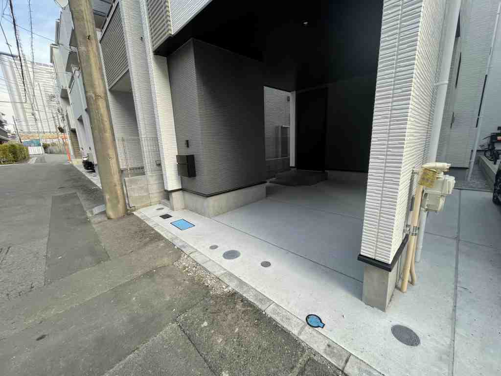 21/30 エントランス