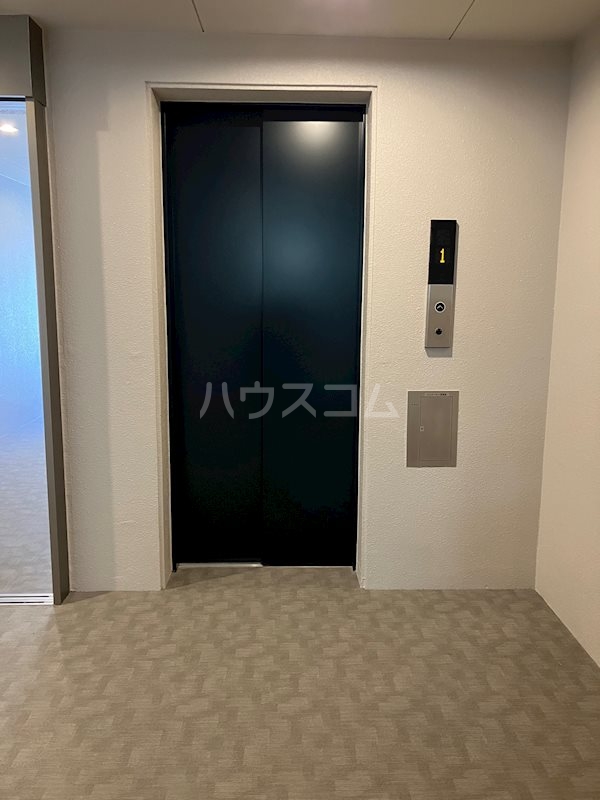23/30 エントランス