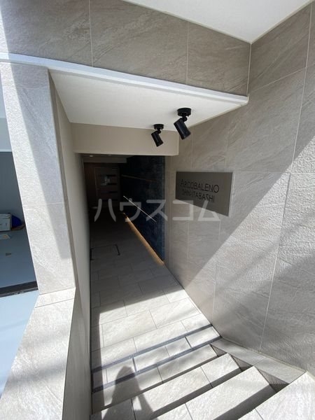 22/30 エントランス