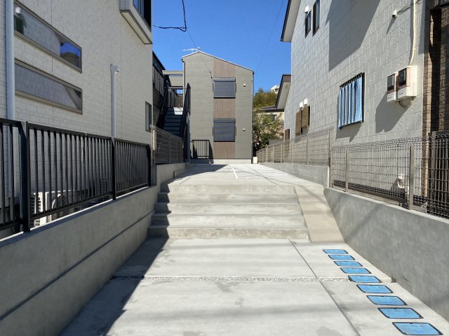 27/30 エントランス