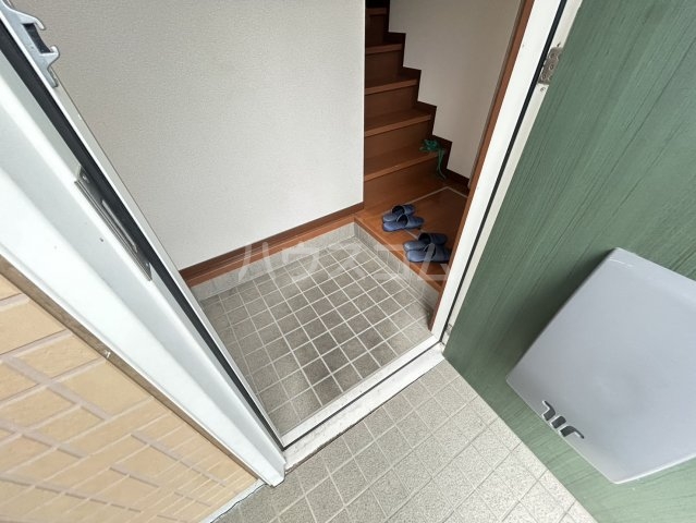 16/30 玄関