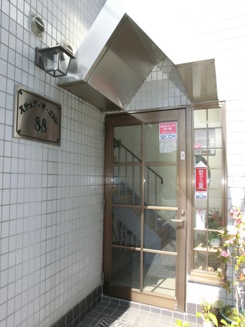 21/30 エントランス