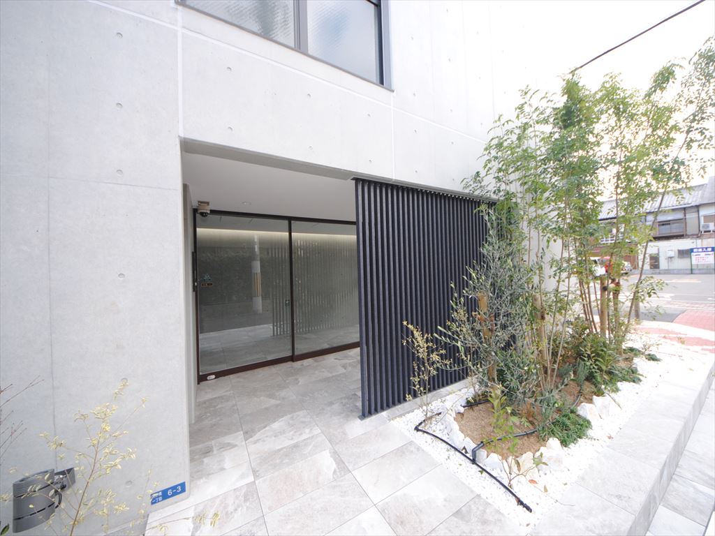 28/30 エントランス