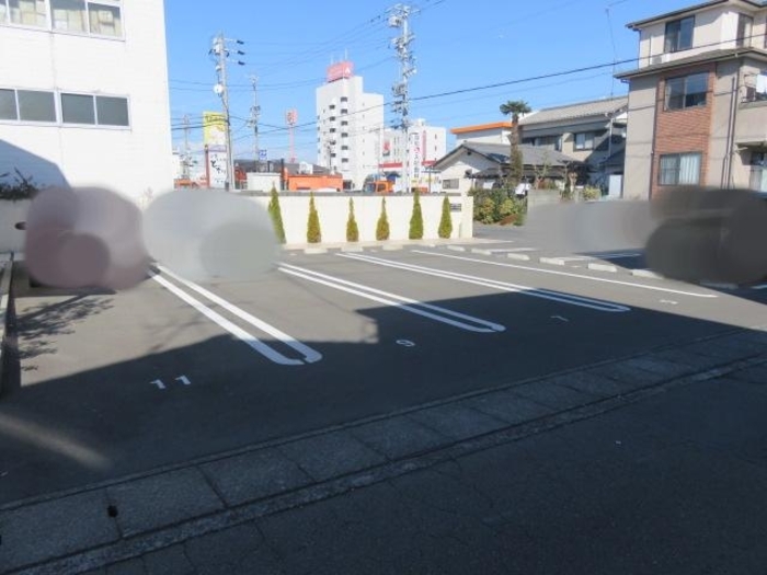 15/15 駐車場