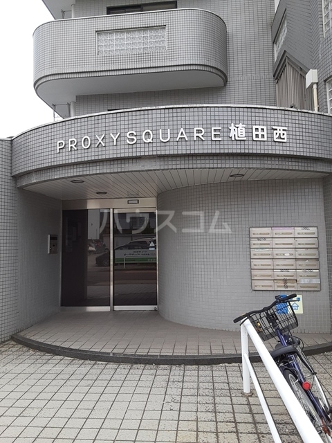 27/30 エントランス