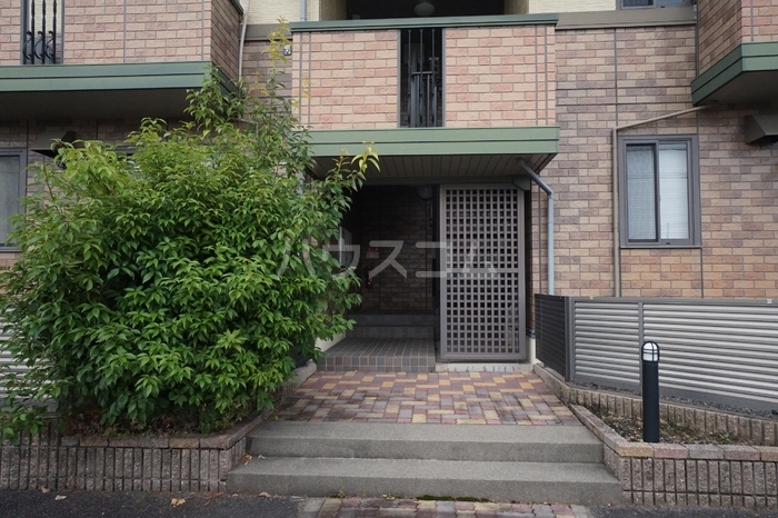 27/28 エントランス