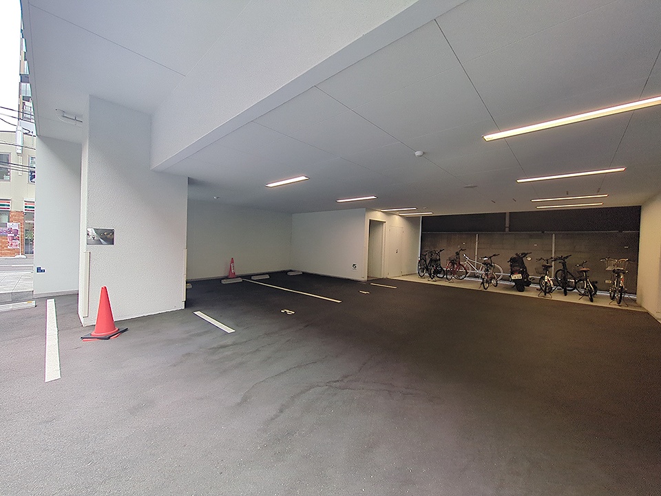 27/30 駐車場