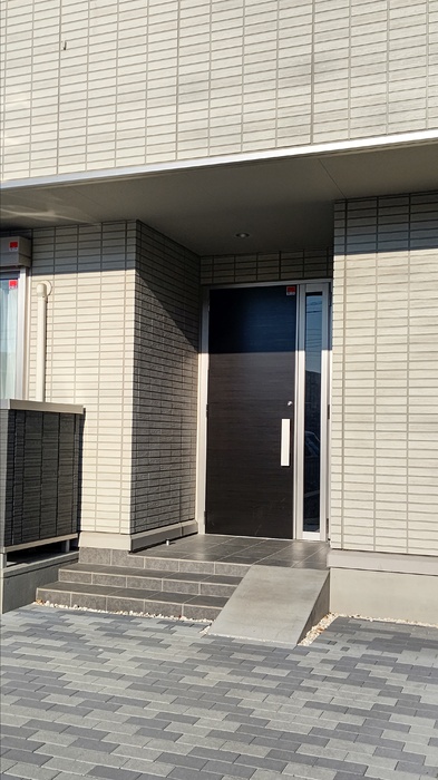 27/30 エントランス