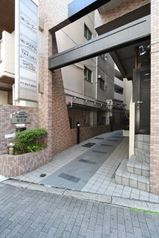 22/28 エントランス