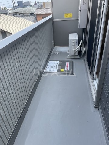 18/27 バルコニー