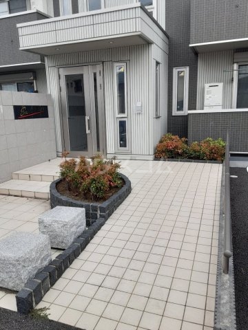 24/30 エントランス