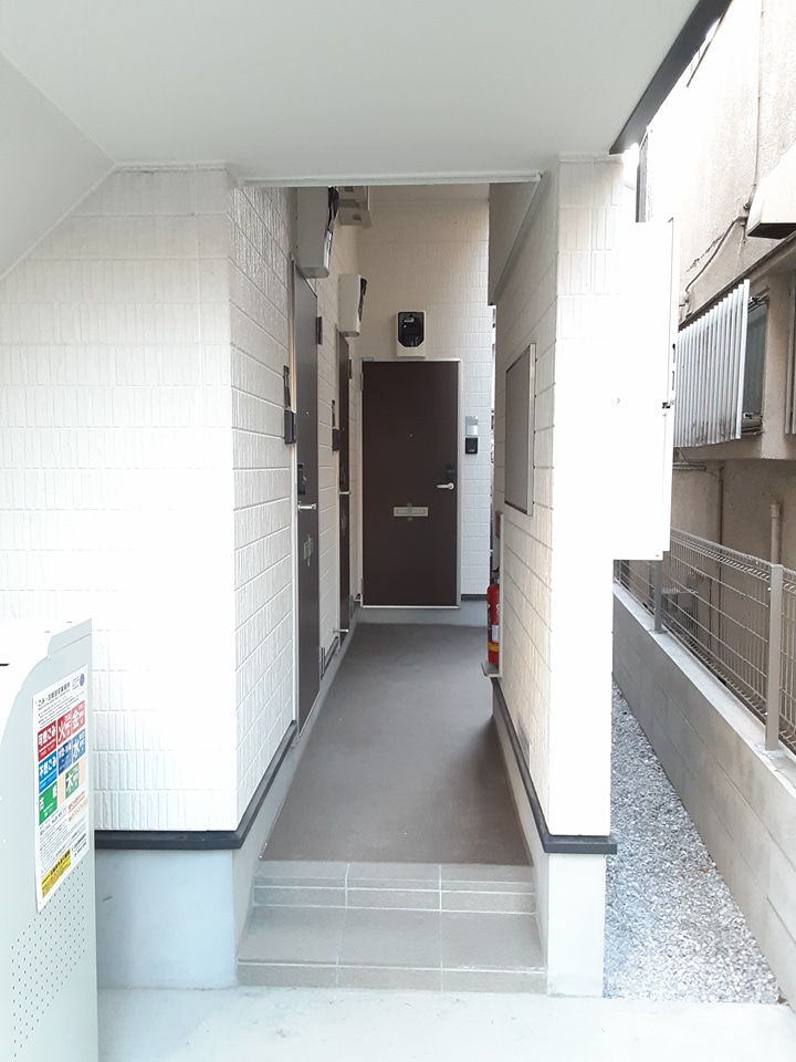 26/30 エントランス