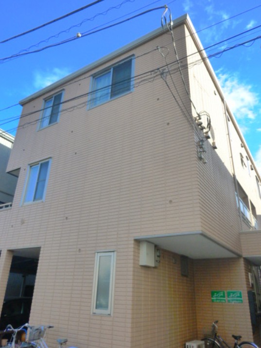 15/23 エントランス